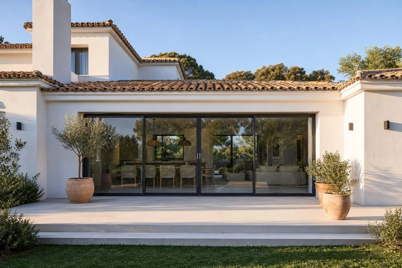 Ampliación de vivienda terminada con terraza nueva